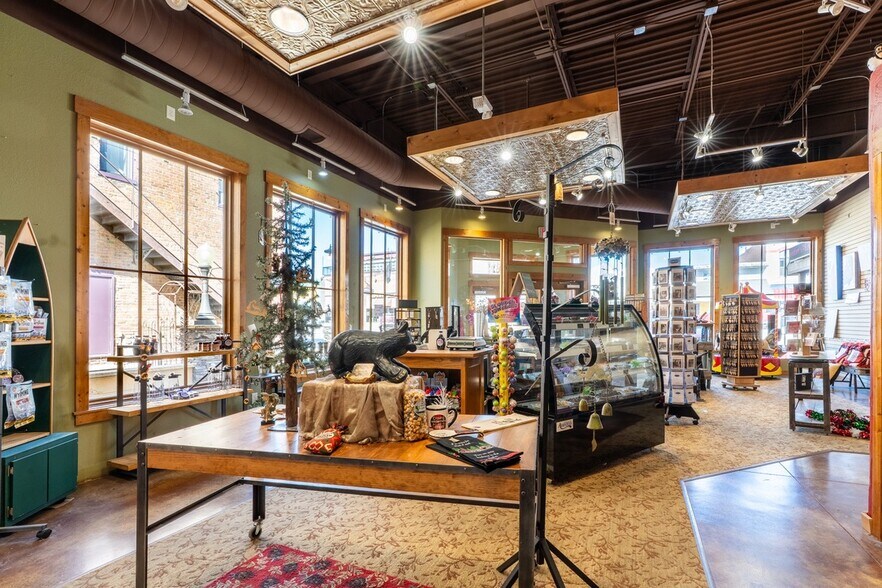 More Photos Of 528 Mount Rushmore Rd, Custer Restaurant For Sale