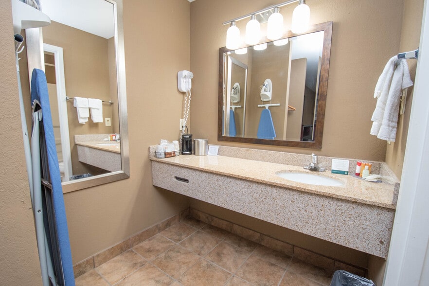 More Photos Of 750 Cobb Place Blvd NW, Kennesaw Hotel For Sale