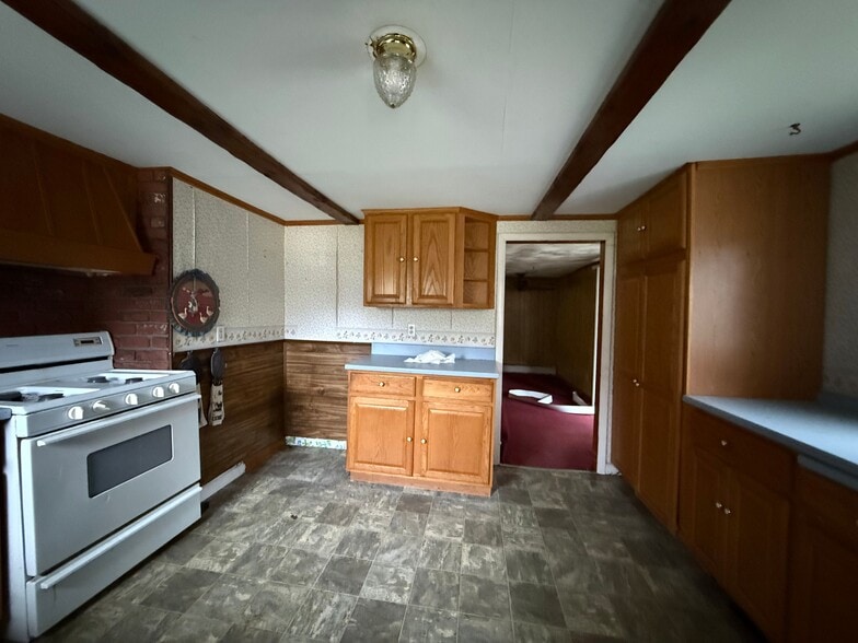 More Photos Of 137 Southbridge Rd, Charlton Warehouse For Sale