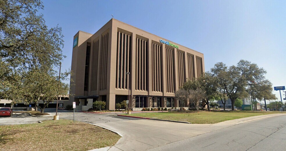 More Photos Of 6061 W IH-10, San Antonio Office For Sale