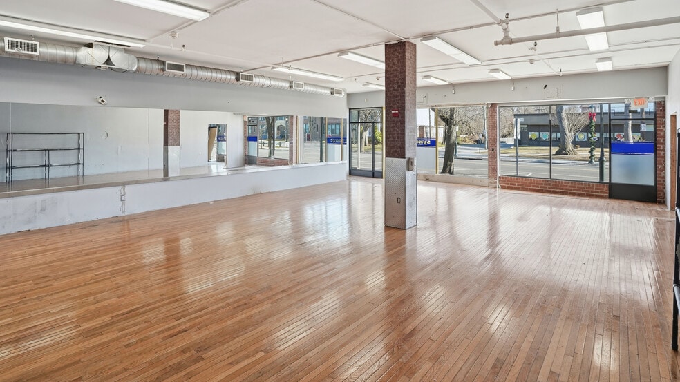 More Photos Of 117-133 Merrick Ave, Merrick Storefront For Lease