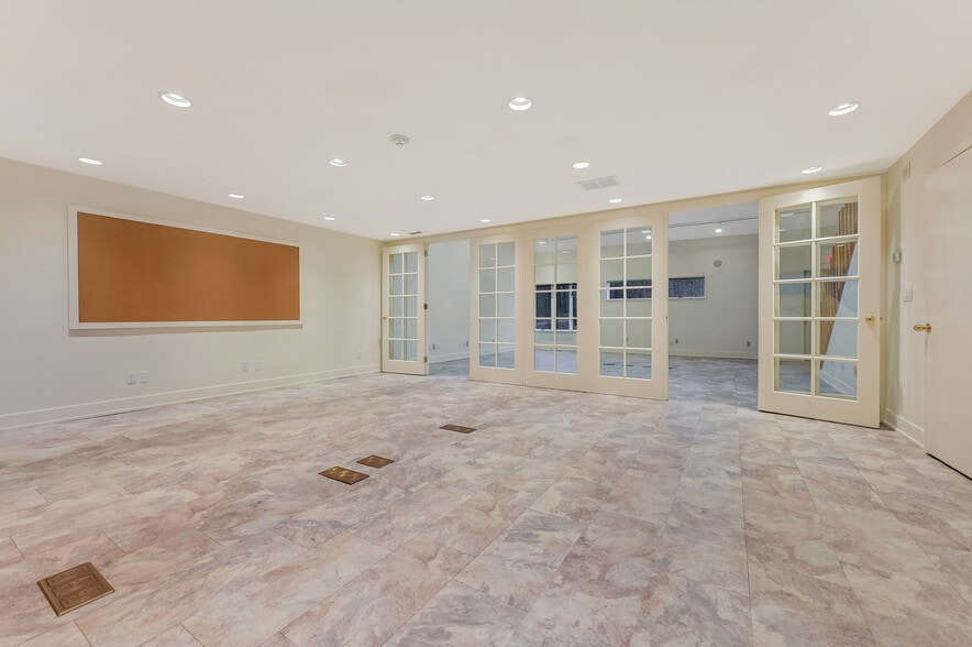 More Photos Of 16 Goodfriend Dr, East Hampton Office Residential For Sale