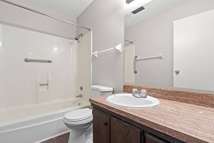 More Photos Of 2373 Belcher Dr, Columbus Apartments For Sale