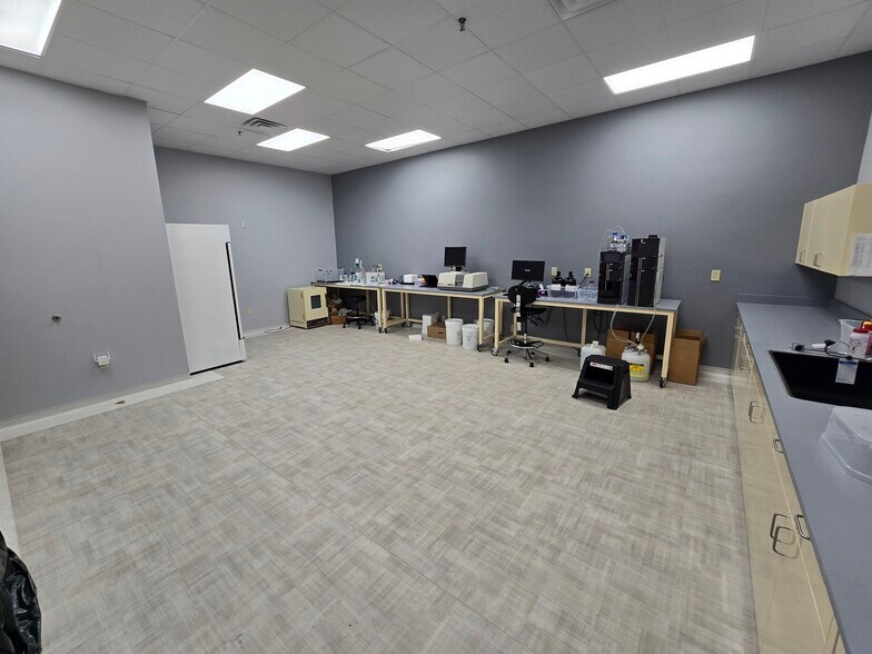 More Photos Of 5700 Highlands Pky SE, Smyrna Light Distribution For Lease