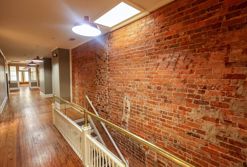 More Photos Of 154 Magnolia St, Spartanburg Storefront Retail Office For Lease