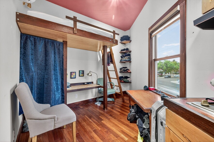 More Photos Of 3300 Broadway St, Sacramento Storefront Retail Office For Lease