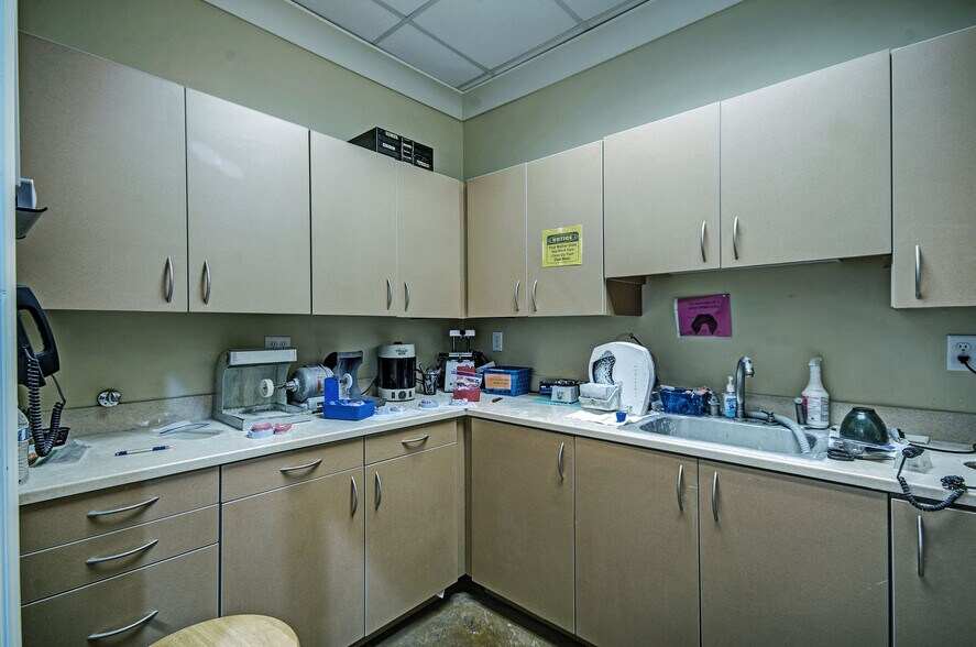 More Photos Of 1237 Highway 35, Forest Medical For Sale