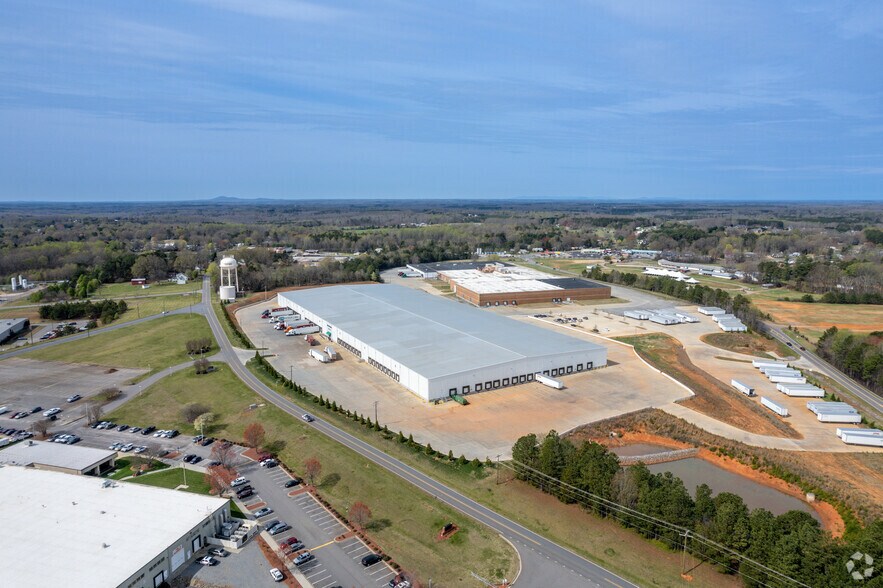 More Photos Of 279-281 Old Murdock Rd, Troutman Distribution For Lease