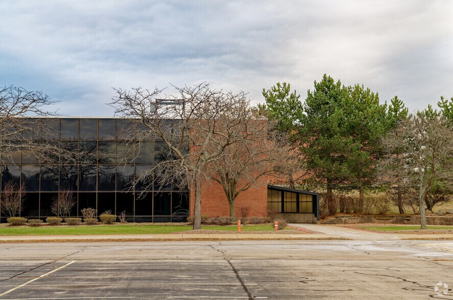 More Photos Of 700 Resende Rd, Webster Unknown For Lease