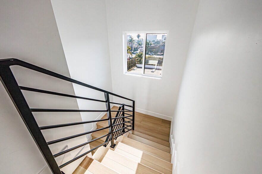 More Photos Of 13461 Beach Ave, Marina Del Rey Multifamily For Sale