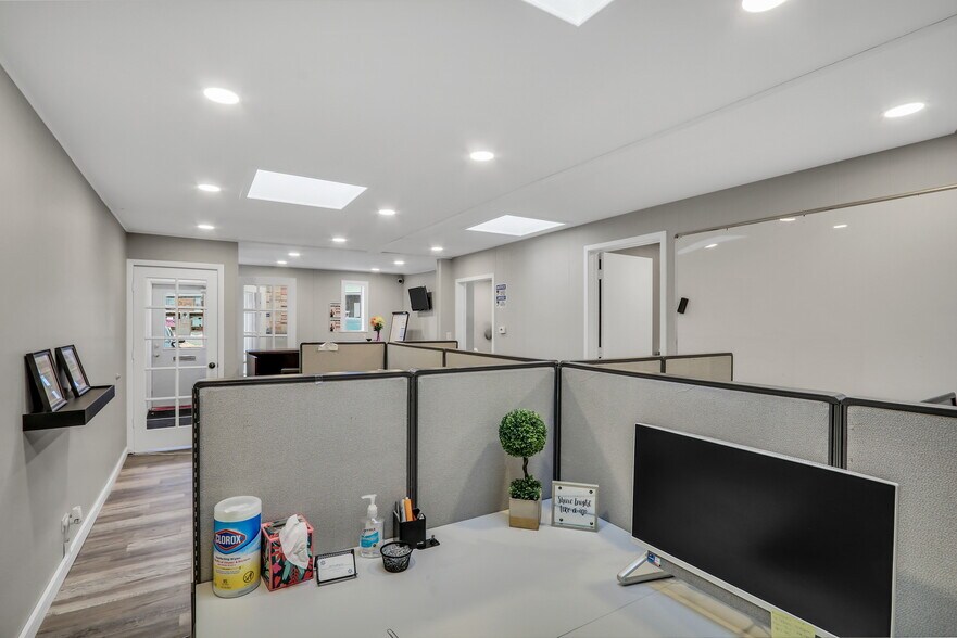 More Photos Of 1400 Sunset Ave, Waukegan Medical For Sale