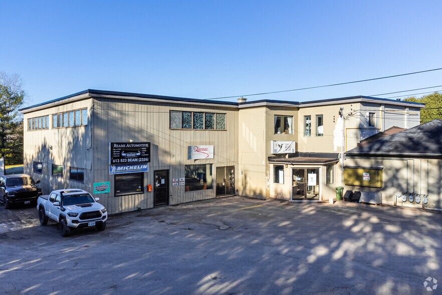 Primary Photo Of 822 Cedarview Rd, Ottawa General Retail For Lease