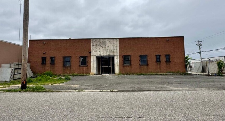 More Photos Of 26 Grand Ave, Farmingdale Warehouse For Lease