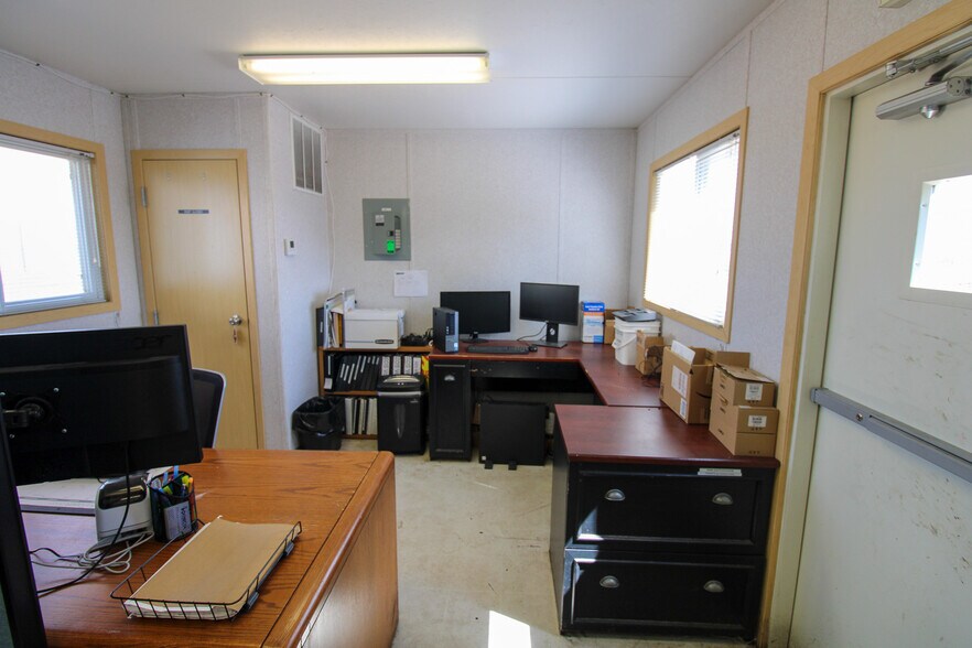 More Photos Of 5640 44th Ave S, Clinton Industrial For Sale