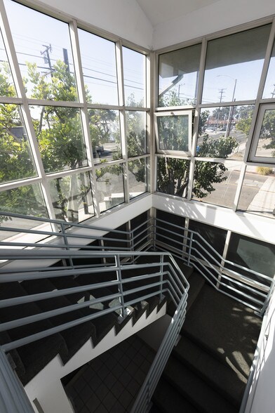 More Photos Of 711 E Wardlow Rd, Long Beach Office For Lease