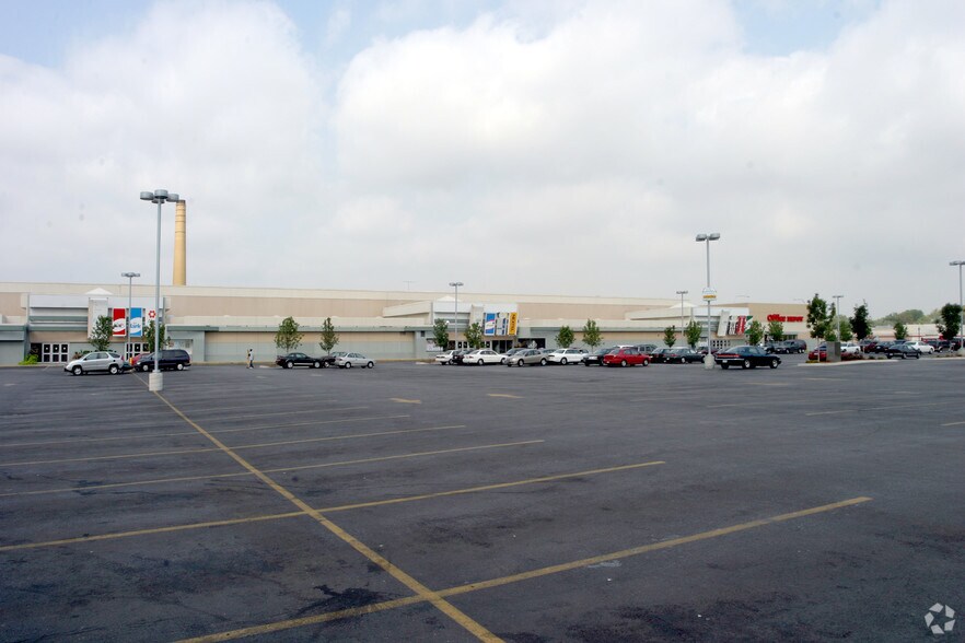 More Photos Of 2500 W 95th St, Evergreen Park Department Store For Lease