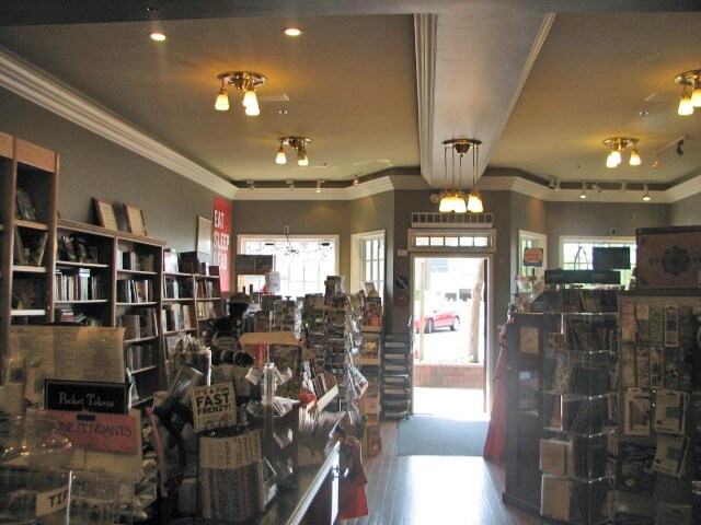 More Photos Of 215 E Central Ave, Mackinaw City General Retail For Sale