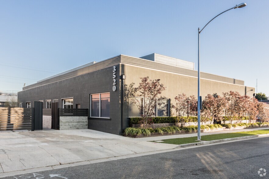 More Photos Of 8590-8592 National Blvd, Culver City Unknown For Lease