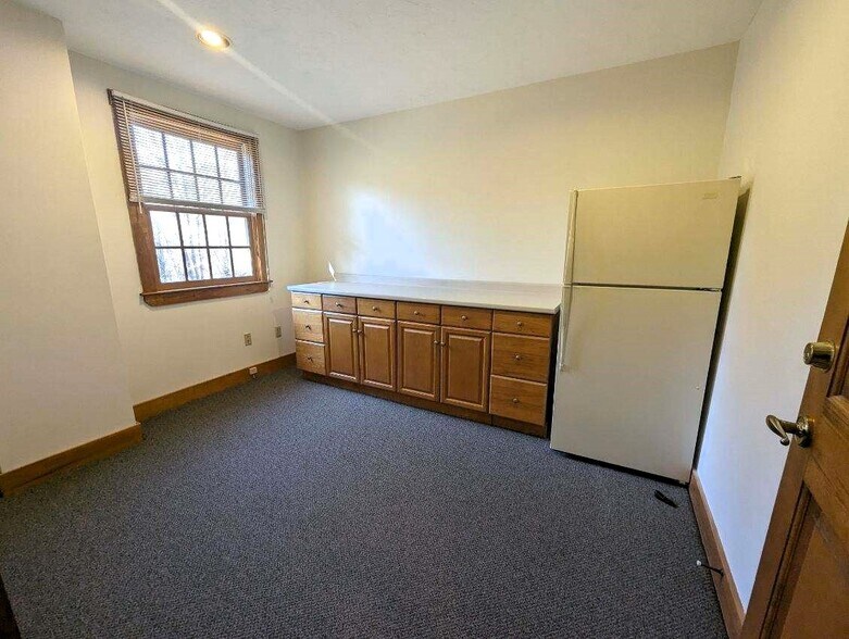 More Photos Of 42 Davis Rd, Acton Office For Lease