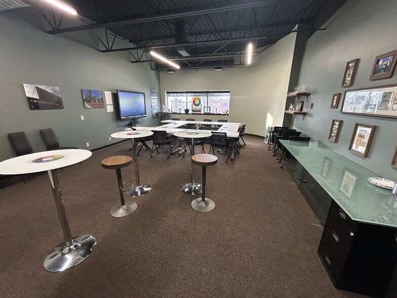 More Photos Of 2100 Woodale Ave, Mounds View Manufacturing For Lease