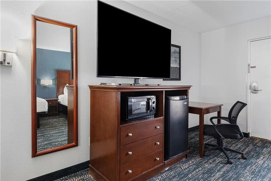 More Photos Of 2251 N Trade Days Blvd, Canton Hotel For Sale