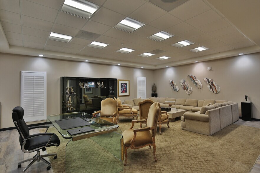 More Photos Of 1919 W Empire Ave, Burbank Unknown For Lease