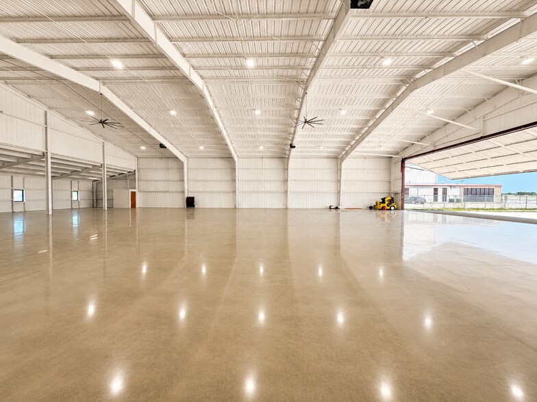 More Photos Of 2408 Airport Rd, Gainesville Airplane Hangar For Sale