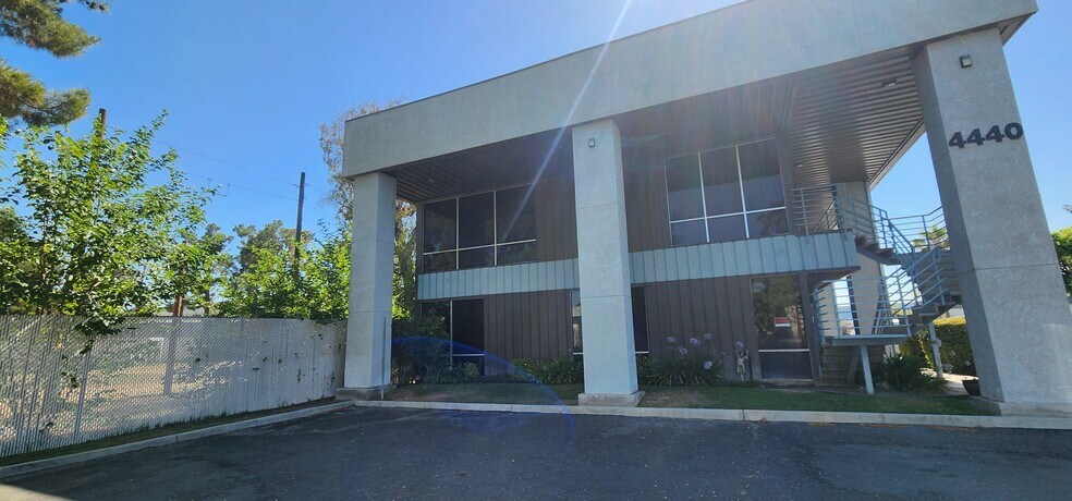 More Photos Of 4440 Grissom St, Bakersfield Industrial For Sale