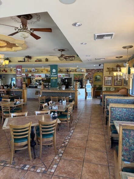 More Photos Of 4920 Gosford Rd, Bakersfield Fast Food For Sale