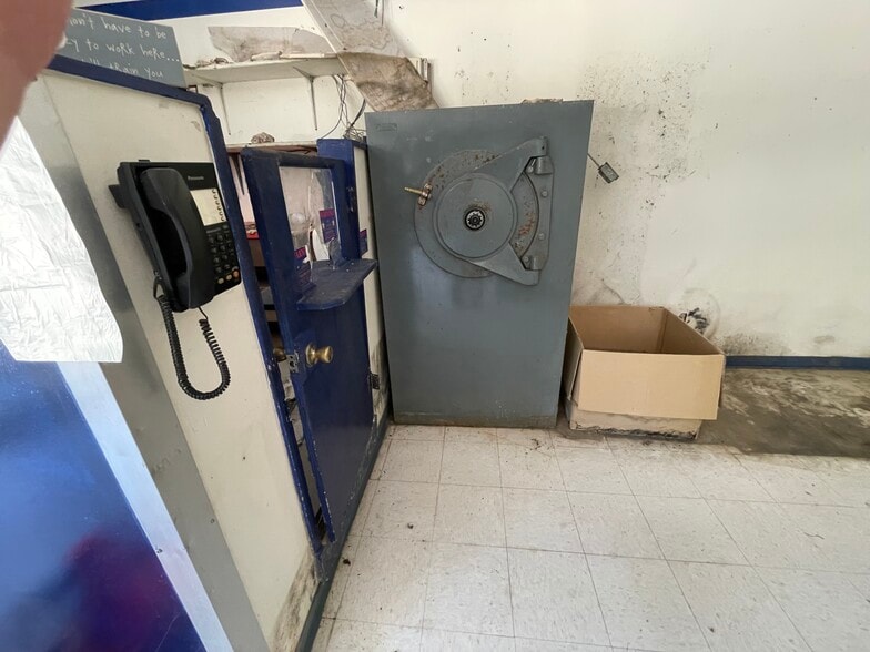 More Photos Of 937 N 1st St, Stephens Restaurant For Sale