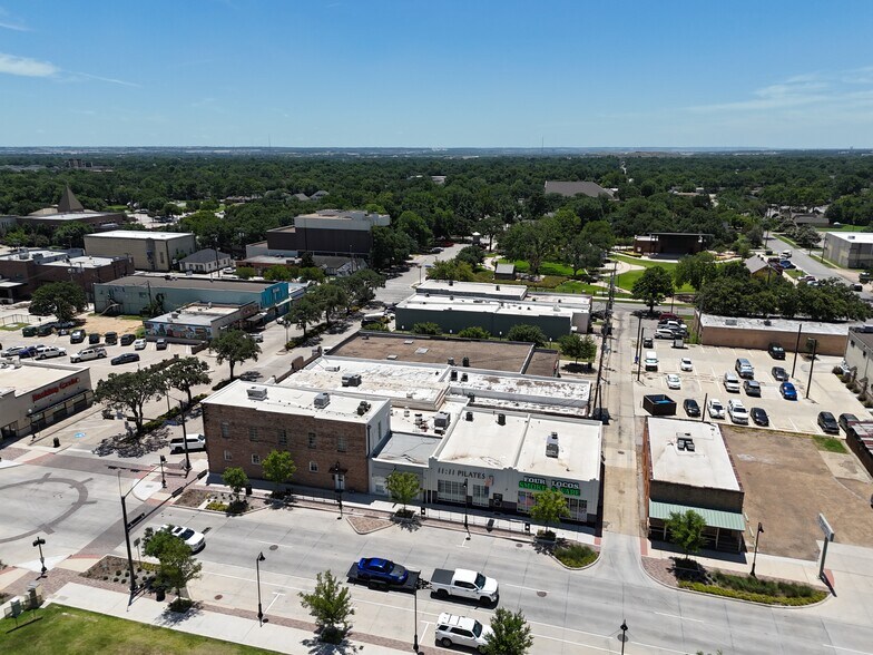 More Photos Of 116-118 W Irving Blvd, Irving Storefront Retail Office For Lease