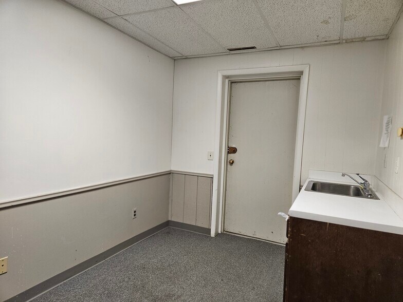 More Photos Of 3239 Christy Way S, Saginaw Office For Sale