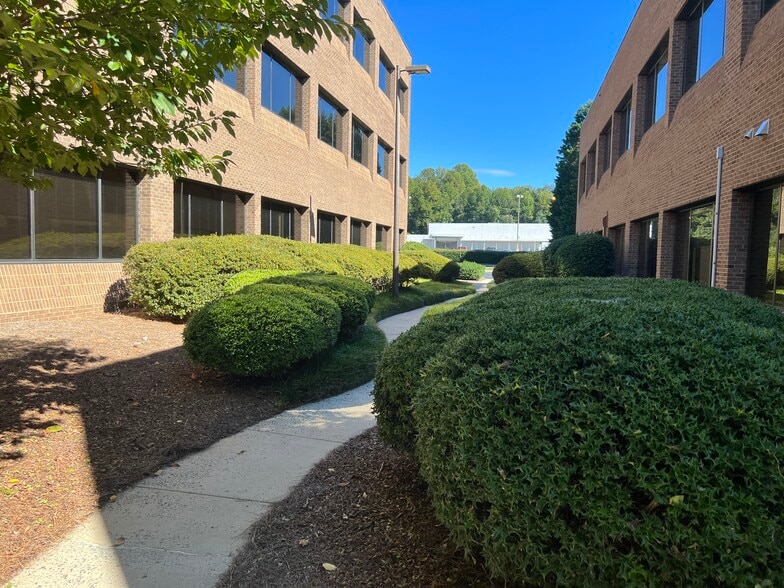 More Photos Of 4025 University Pky, Winston-Salem Unknown For Lease