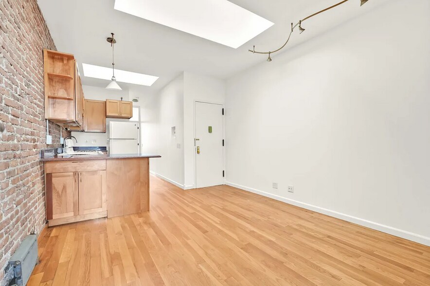 More Photos Of 566 Onderdonk Ave, Ridgewood Storefront Retail Residential For Sale