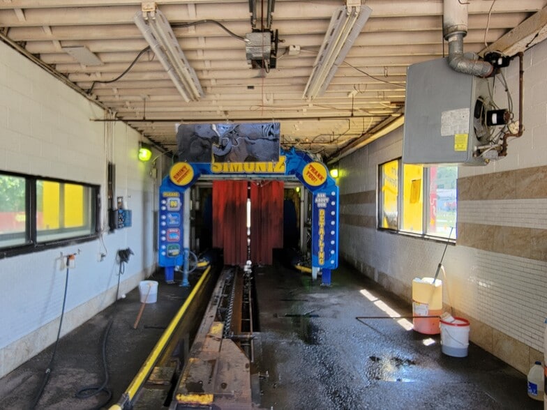 More Photos Of 86 Woodlawn Rd, Berlin Carwash For Sale