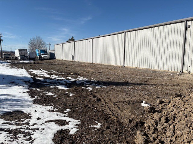 More Photos Of 400 Kristen Ct, Montrose Showroom For Lease