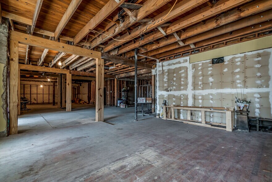 More Photos Of 200 E Blackjack St, Dublin Storefront Retail Residential For Sale