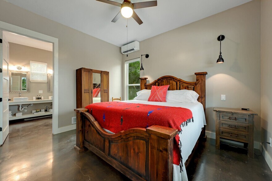 More Photos Of 7400 McGregor Ln, Dripping Springs Hotel For Sale