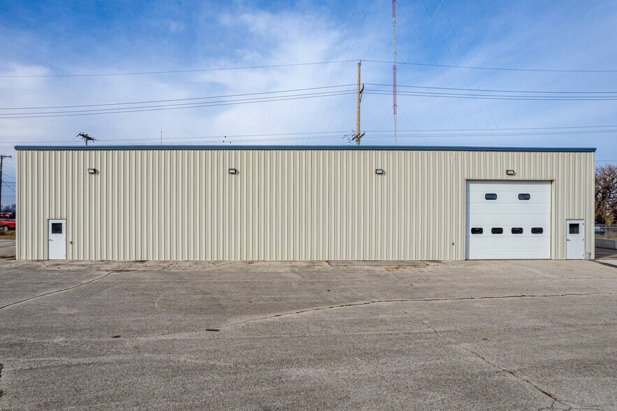 More Photos Of 1715 W Commerce Dr, Marshall Service For Sale