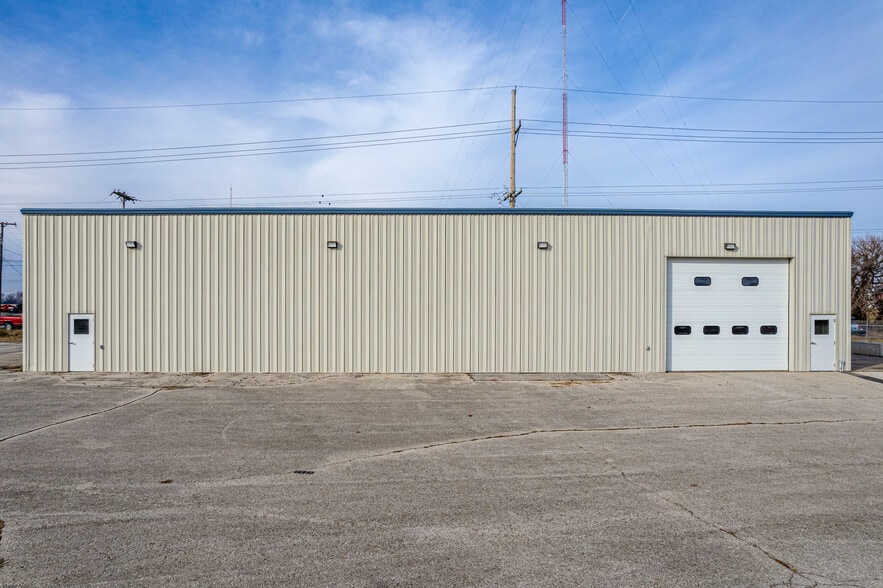More Photos Of 1815 Commerce Dr, Marshall Industrial For Sale