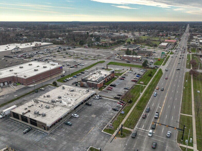 More Photos Of 23267 Eureka Rd, Taylor Freestanding For Lease