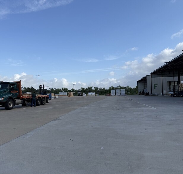 More Photos Of 7330 Tewantin Dr, Houston Land For Lease