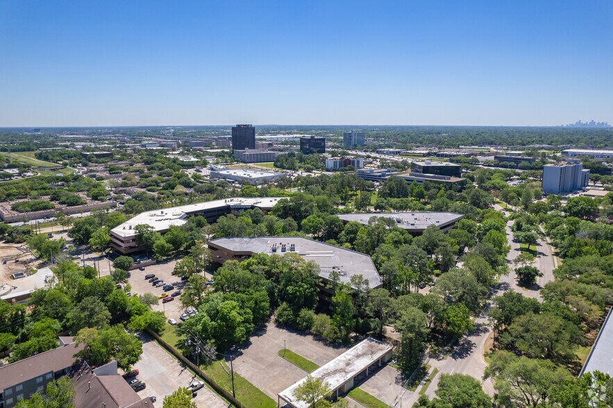 More Photos Of 16801 Greenspoint Park, Houston Office For Lease