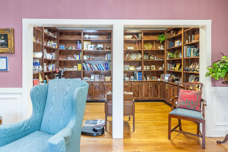 More Photos Of 1421 Ross Dr, Dalton Office For Sale