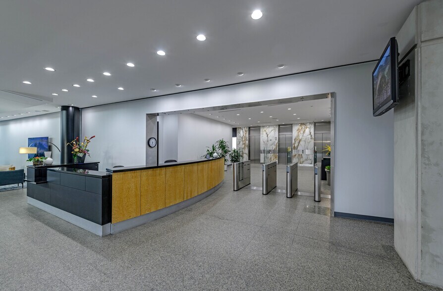 More Photos Of 1330 Enclave Pky, Houston Office For Sale