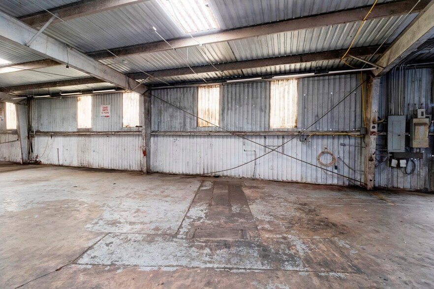 More Photos Of 1801 N Main St, Baytown Flex For Sale