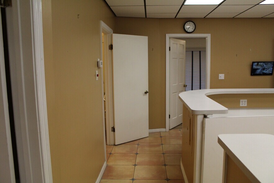 More Photos Of 7800 W Oakland Park Blvd, Sunrise Medical For Lease