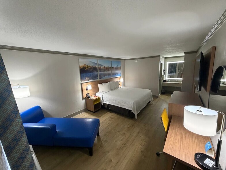 More Photos Of 2333 N Washington St, Forrest City Hotel For Sale