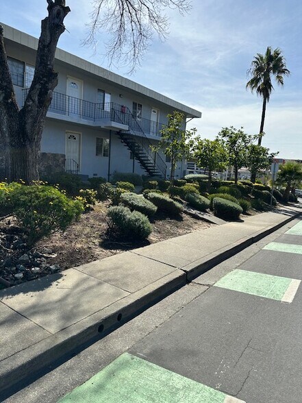 More Photos Of 1322 1/2 E 5th St, Benicia Apartments For Sale