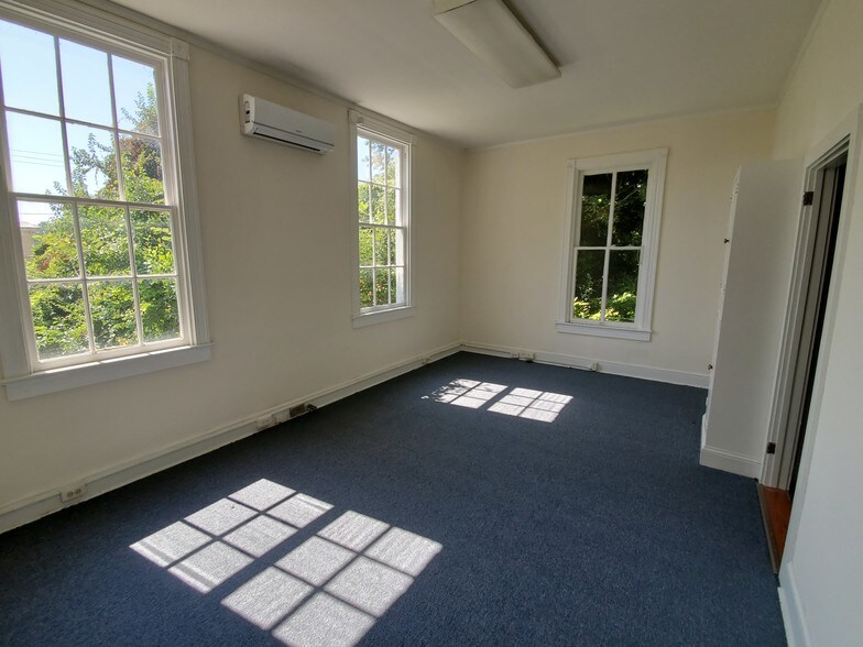 More Photos Of 50 Culpeper St, Warrenton Office Residential For Sale